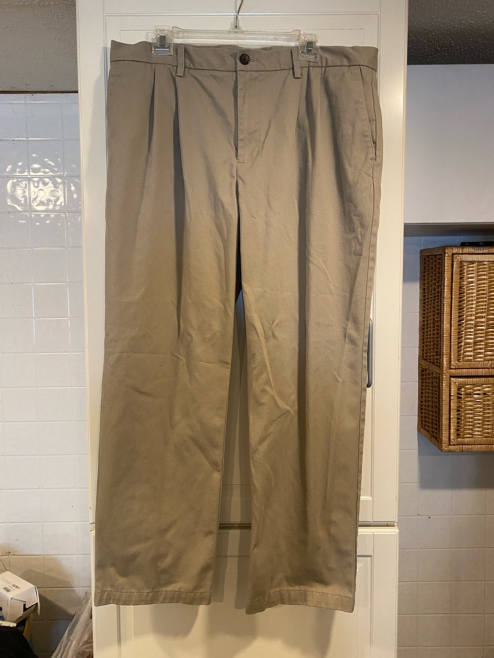Amazon essentials Men's Pleated Khaki Dress Pants size 38x30 4:18